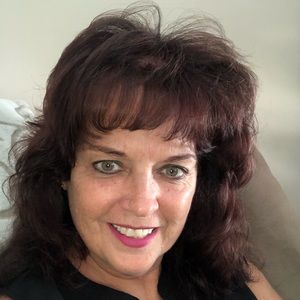 Meet your Posher, Laurie